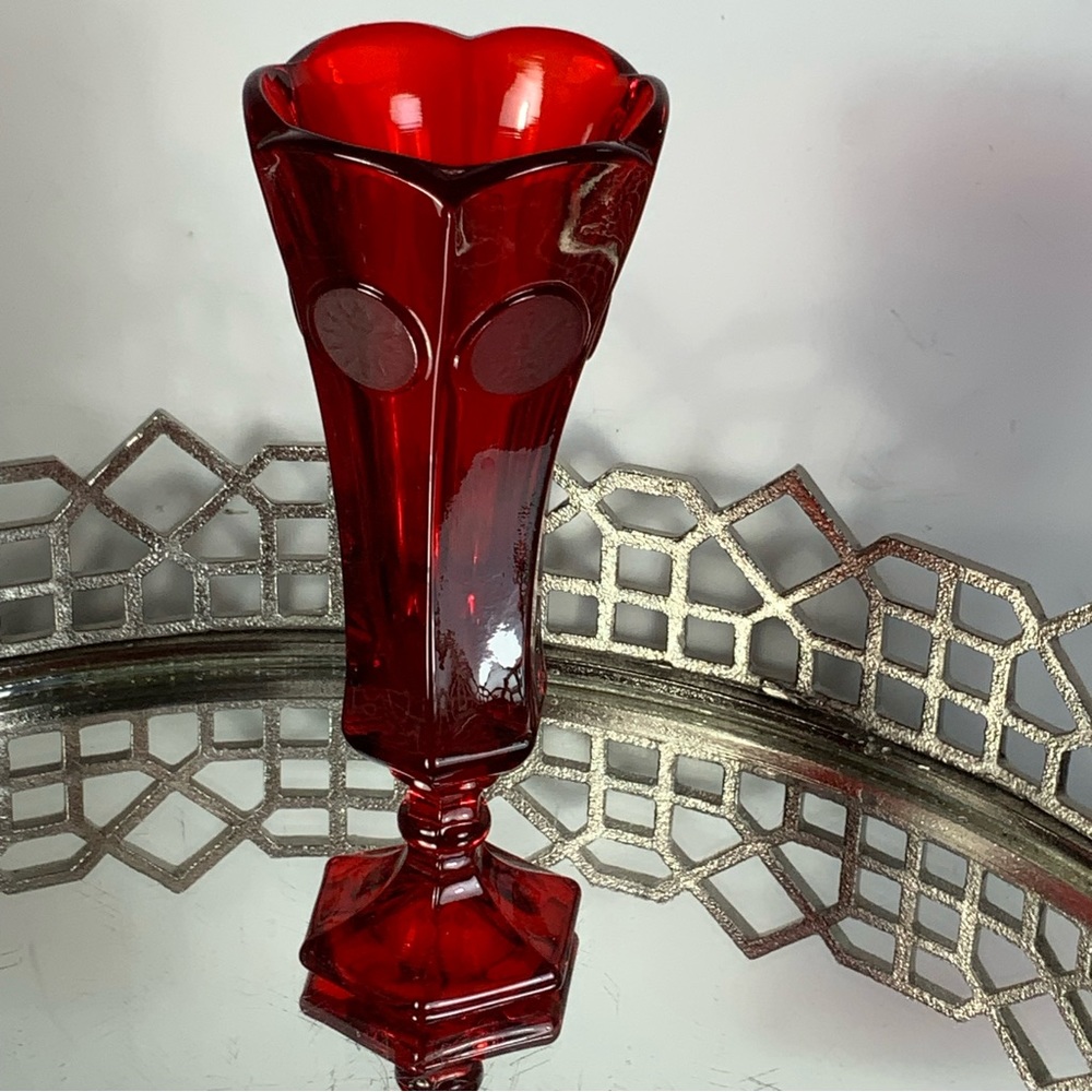 SOLD.          Fostoria Coin Dot Vase Ruby Red Ruffel Top Vintage - Picture 6 of 7